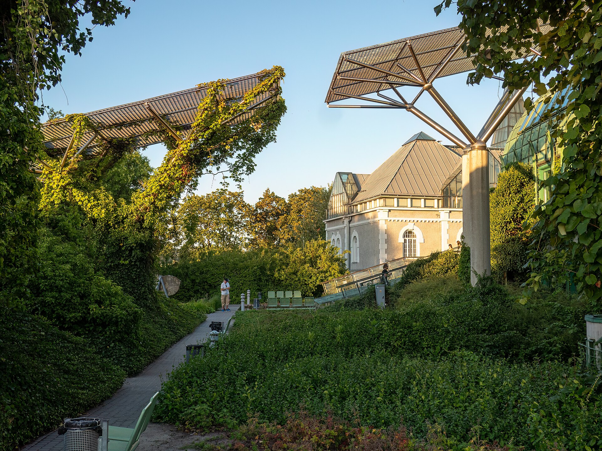 Paths and pergolas in the rooftop garden of the Warsaw University Library