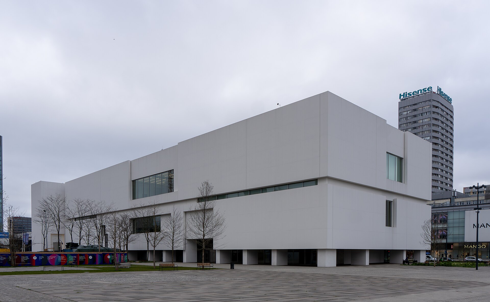 The white Museum of Modern Art building on Marszałkowska street