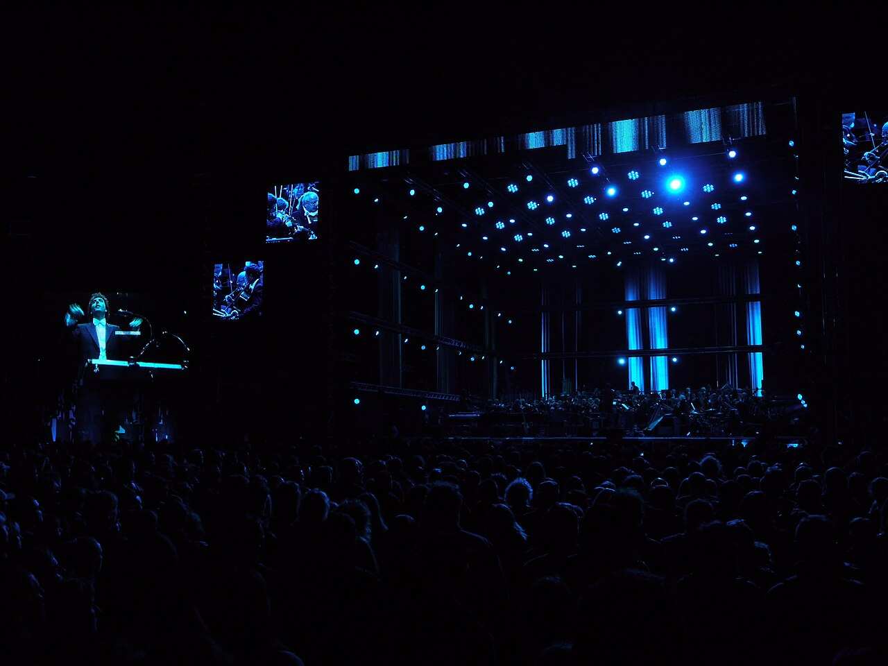 Sinfonia Varsovia performing on stage