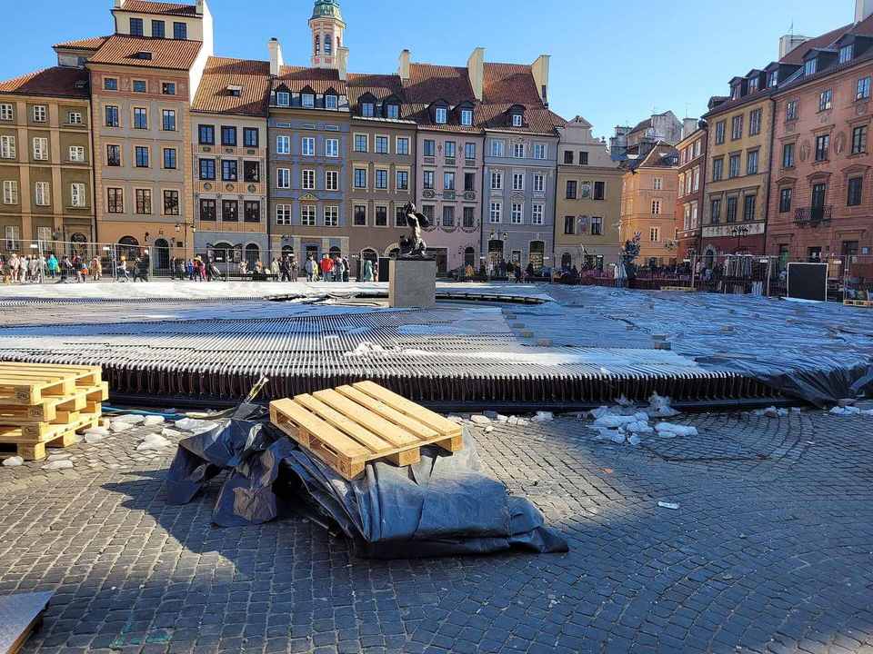 The seasonal ice rink on Warsaw’s Old Town Market Square